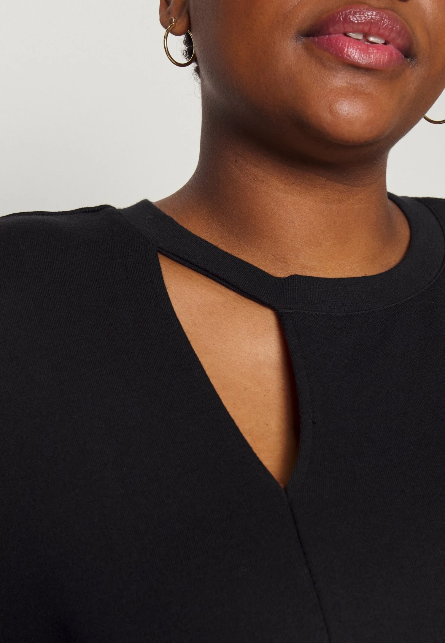 Cut Out Neck Fit - Sweatshirt -Black 8 Cut Out Neck Fit - Sweatshirt -Black - Image 6