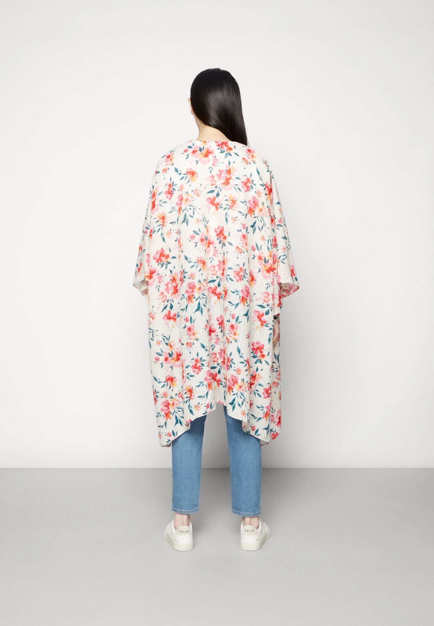 Anna Field Cape - Red 5 Anna Field Cape - Red - Image 3