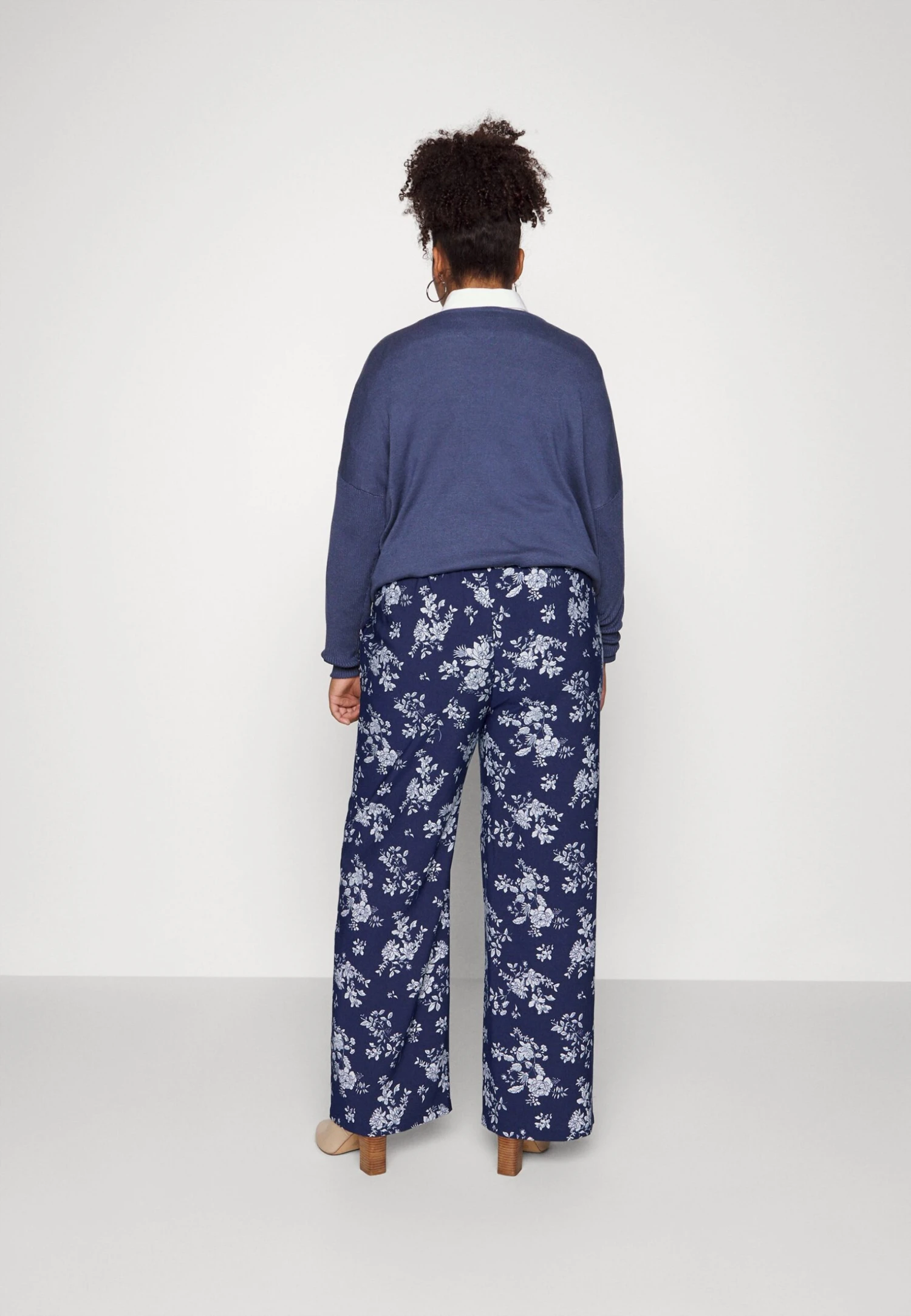 Wide Leg Pant - Trousers 5 Wide Leg Pant - Trousers - Image 3
