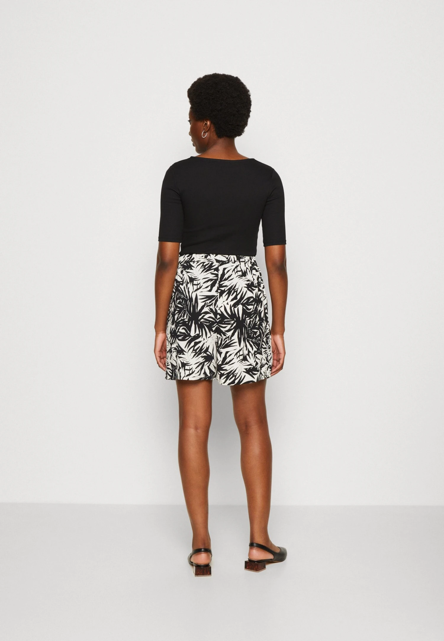 Anna Field Shorts - Black/Off-White 5 Anna Field Shorts - Black/Off-White - Image 3