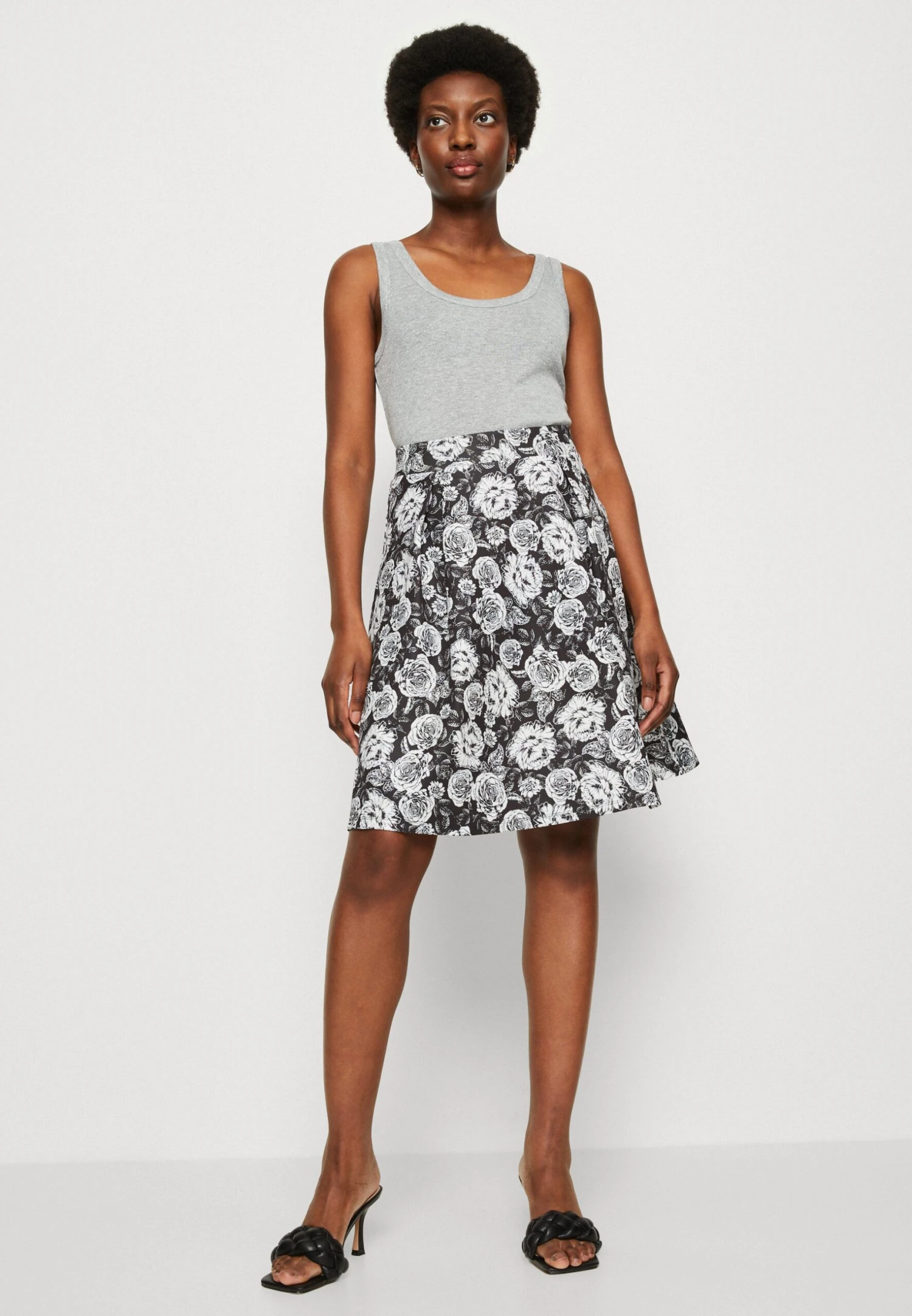 Anna Field Pleated Skirt - Black/White 6 Anna Field Pleated Skirt - Black/White - Image 4