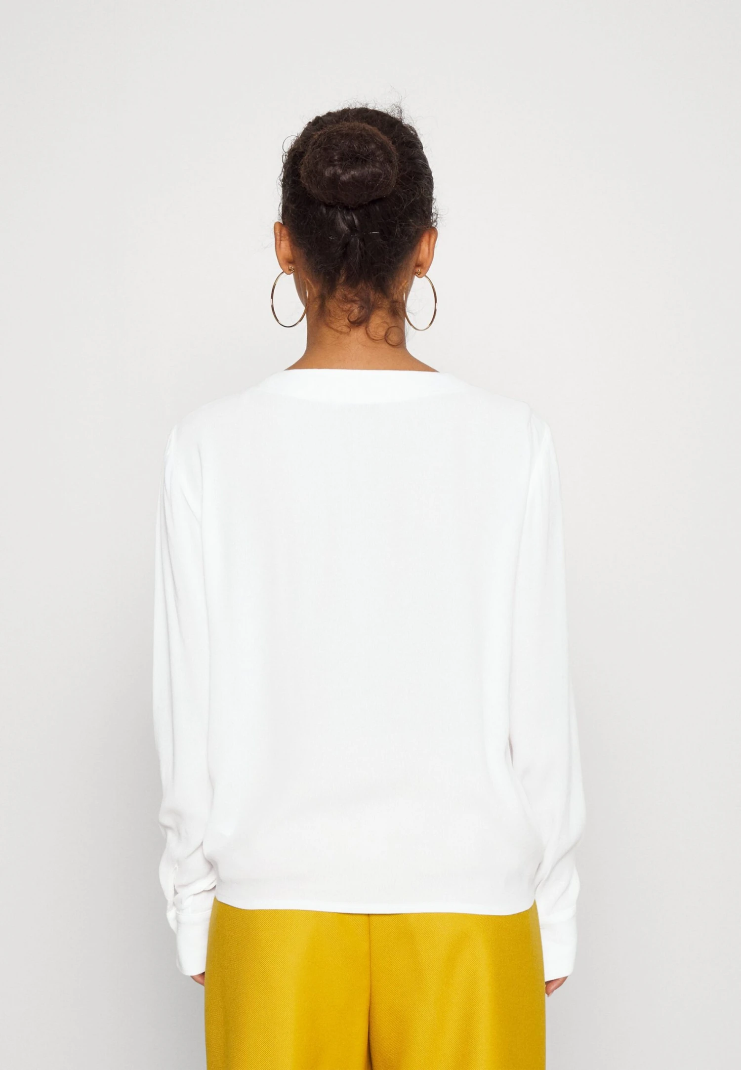 Blouse -Off-White 5 Blouse -Off-White - Image 3