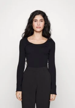 Button Detail - Jumper