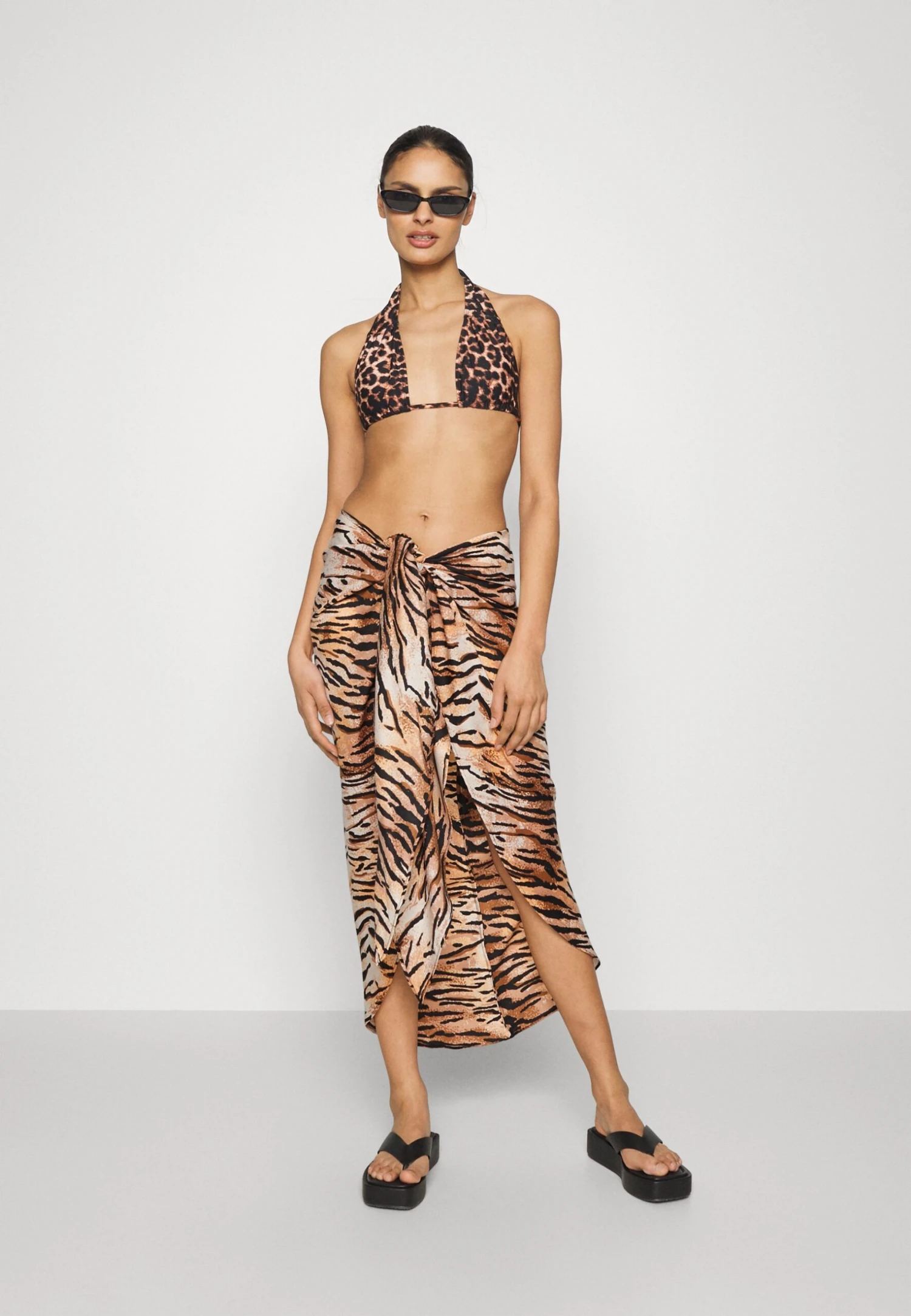 Anna Field Geo Print Sarong / 917 - Multi-Coloured - Wrap Skirt - Multi-Coloured 4 Anna Field Geo Print Sarong / 917 - Multi-Coloured - Wrap Skirt - Multi-Coloured - Image 2