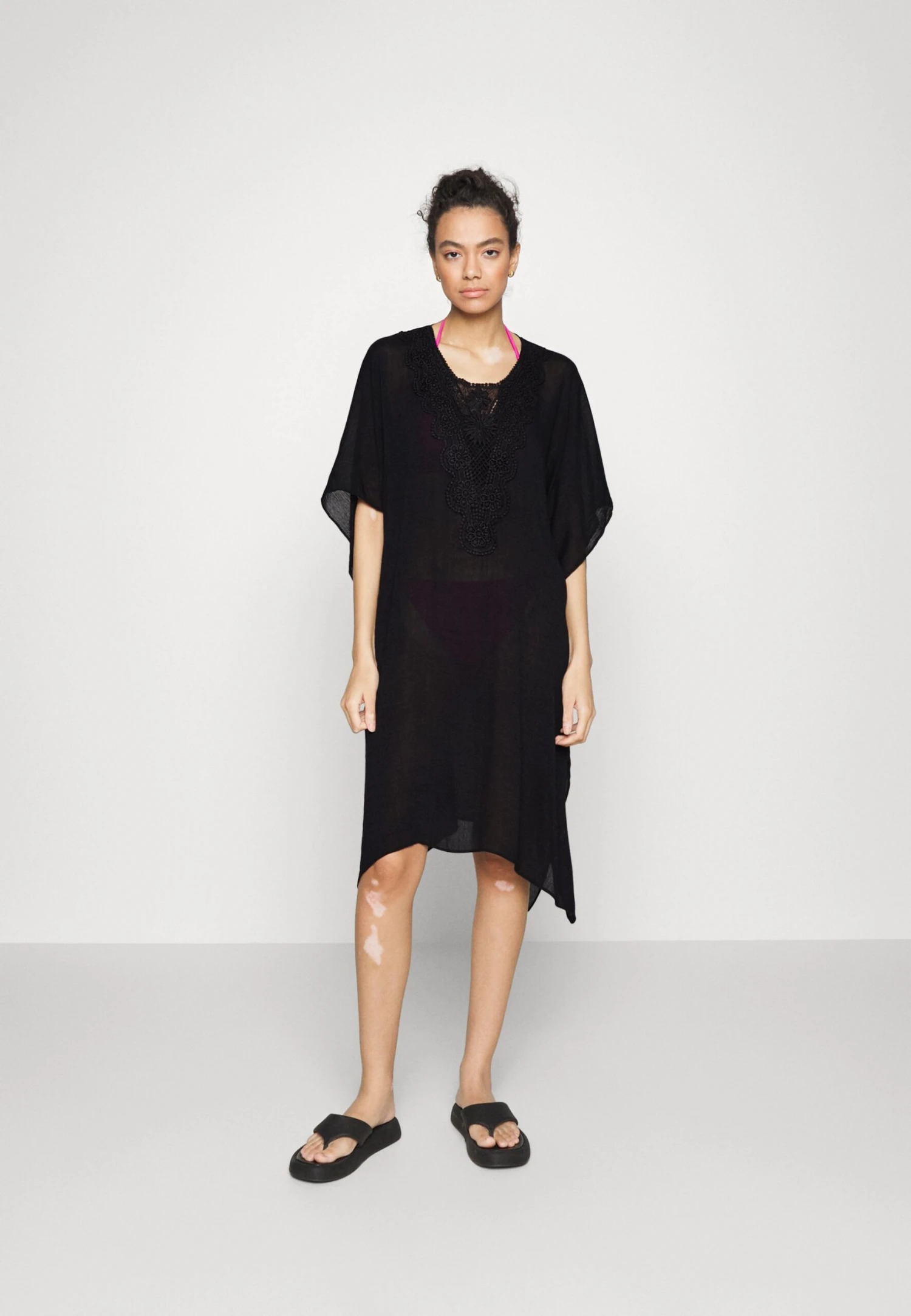 Anna Field Beach Accessory - Black 4 Anna Field Beach Accessory - Black - Image 2