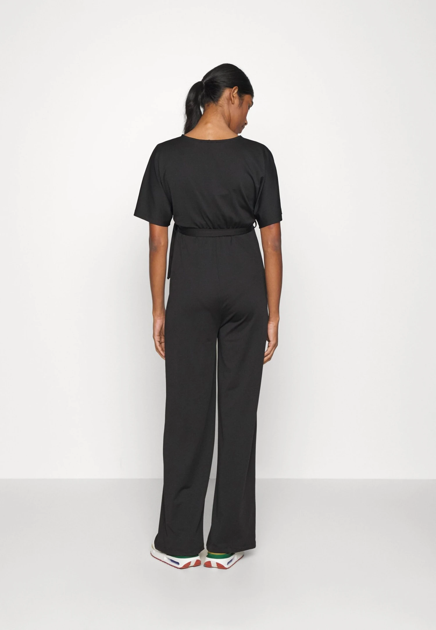 Short Sleeve Wrap Jumpsuit - Jumpsuit - Black 5 Short Sleeve Wrap Jumpsuit - Jumpsuit - Black - Image 3
