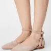 Anna Field Leather - Ankle Strap Ballet Pumps - Beige 2 Anna Field Leather - Ankle Strap Ballet Pumps - Beige -Anna Field 93f8ef7d4813406b8d496908ddcdb205