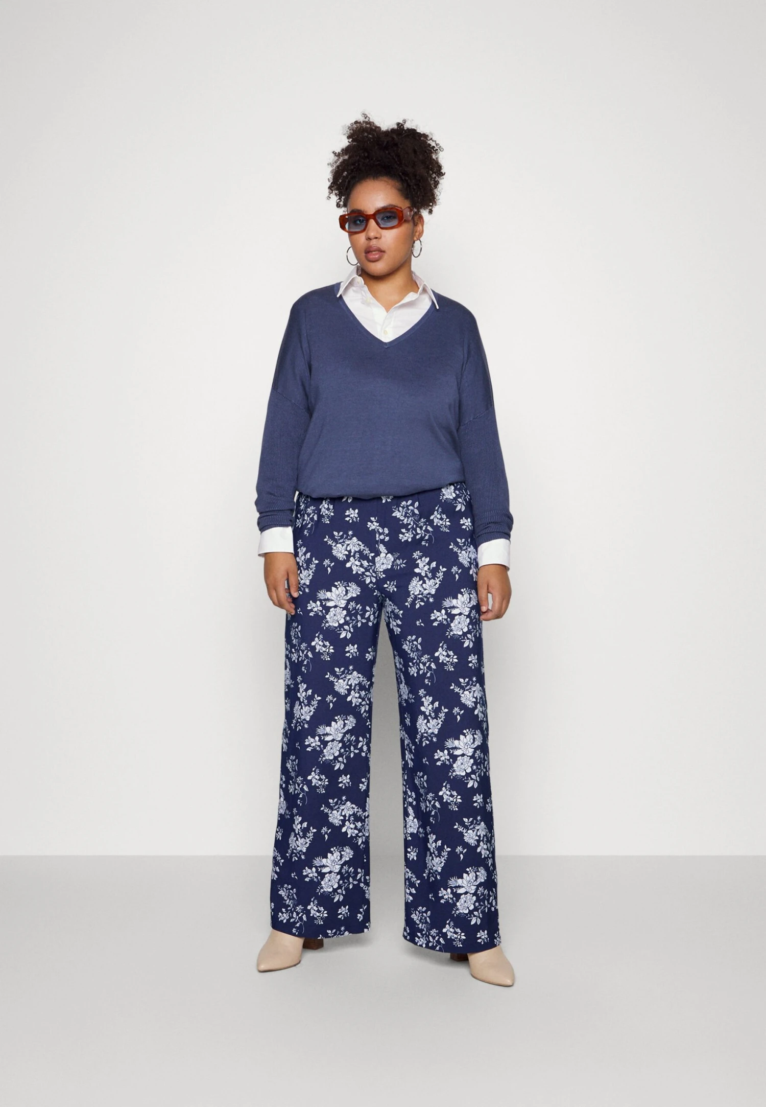 Wide Leg Pant - Trousers 4 Wide Leg Pant - Trousers - Image 2