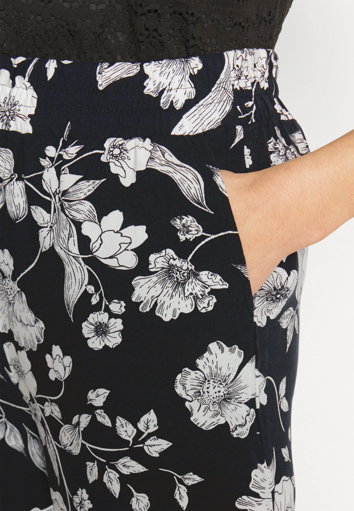 Trousers - Black/Off-White 8 Trousers - Black/Off-White - Image 6