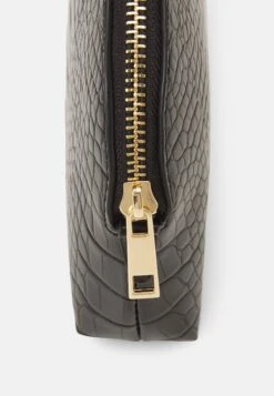 Anna Field Wash Bag - Black 10 Anna Field Wash Bag - Black -Anna Field cf45f0838ecd4ab3abd3d195c1967cb7